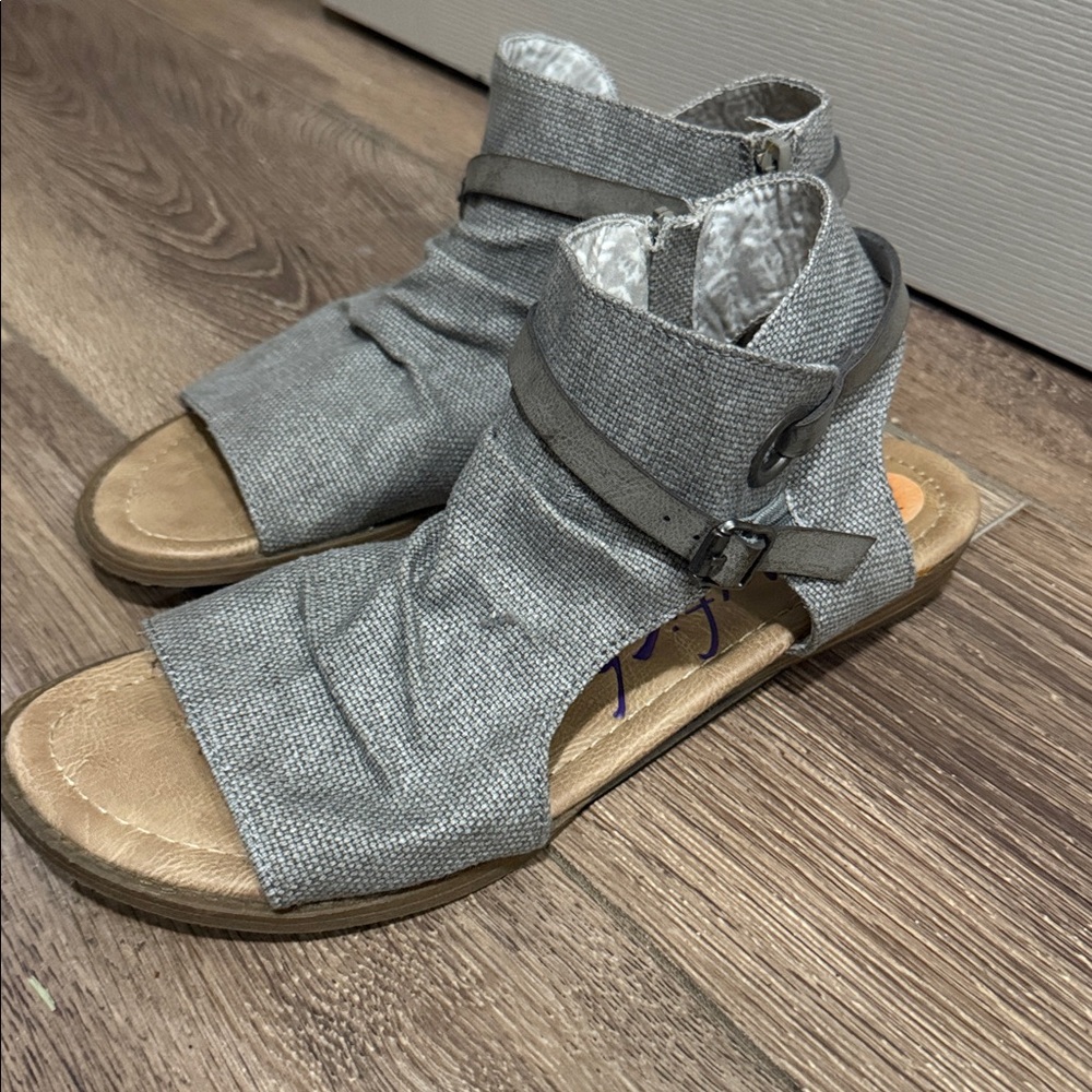 NWOT Blowfish Grey Fabric Low Heel Sandals With Zipper & Buckle Women's.9.5